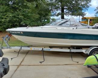 1996 Monterey Montura Touring Edition   Magic Tilt Trailer, Bimini Top and Boat Cover