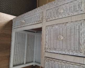 White Wicker Desk with Deep Drawers 50.00(Needs Painting)