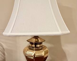 Vintage brass ginger jar lamp.