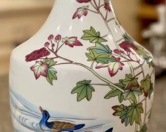 Chinese porcelain vase with gold Mandarin ducks and calligraphy character poem on reverse (next picture).