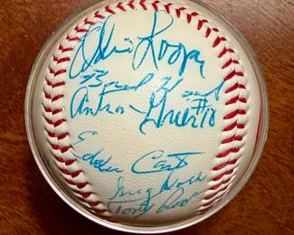 Signed St Louis Cardinals baseball. Picture 3 of 4.