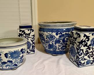 Various blue-white pottery.