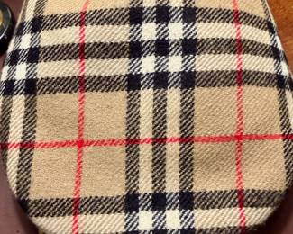 Wool Burberry cap.