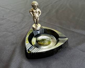 Vintage Boy Peeing Ashtray