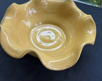 Pigeon Forge Ruffle Rimmed Flower Bowl