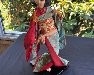 Vintage Japanese Geisha Figurine