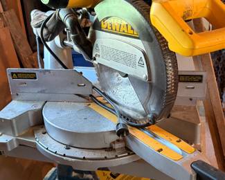 Dewalt extending mitre saw