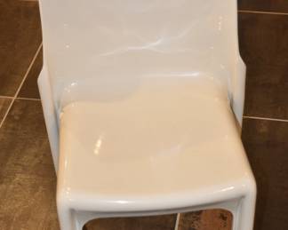 White Selene Molded Chair by Vico Magistretti for Artemide, 1960s,  18.5"w x 29.5"h x 18.5"d