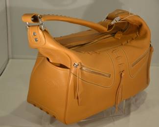 Side View of the Tod's Signature Detail