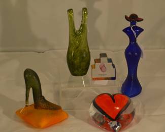 A collection of Kosta Boda Miniatures signed by Kjel Engman, Ulric Hyman Vallien and Bertil Valien