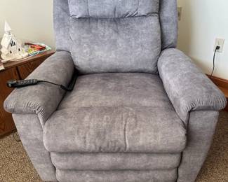 LAZ-Y-BOY LIFT CHAIR (New) w/HEAT & MASSAGE......There are 2