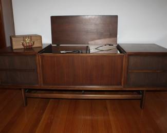 MID CENTURY MODERN STERO