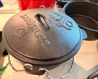 Stansport cast iron Dutch oven with lid