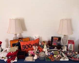 Holiday and seasonal decor lot with table lamps