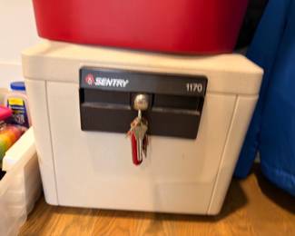 Sentry 1170 fireproof lock box safe with keys
