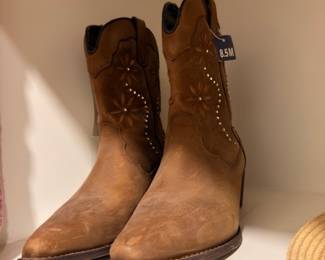 Tan suede western cowboy boots, size 8.5M