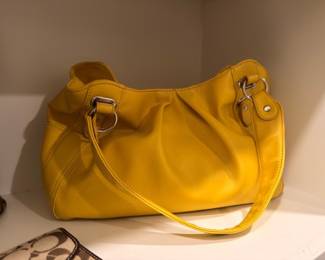 Yellow leather shoulder handbag