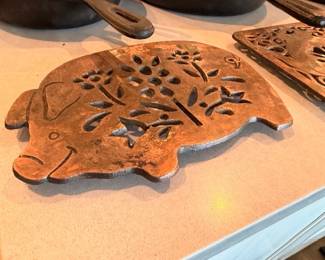 Terracotta pig-shaped trivet