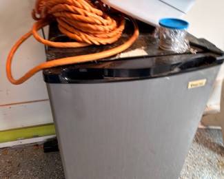 Compact mini refrigerator