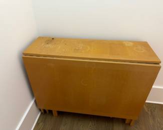 Wood drop-leaf gate-leg table