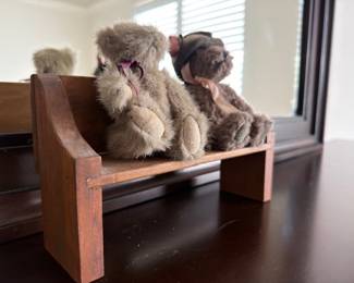 Plush teddy bears on small wood bench