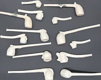 139 TreasureTroveofAntiqueClayTobaccoPipeswithDutchVerkadeTin