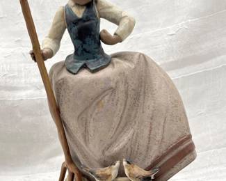 1 Lladro5176GirlwithPitchforkBirdsPorcelainFigurineSpain