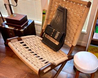 Pair of Vintage MCM Yugoslavian Folding Lounge Chairs — 1960s Scandinavian and European design attributed to Ebert Wels, in the manner of Hans Wegner.