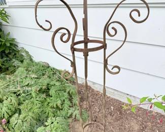 111 RusticMetalPlantStand