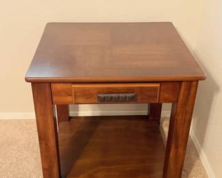38 WoodenEndTablewDrawer
