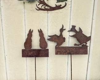 69 RusticMetalGardenDecor