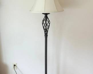 47 TraditionalBronzeFinishFloorLamp