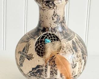 34 NativeAmericanNavajoPotteryVaseSignedbyArtist