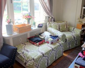 Oversized Floral Print Chair & Ottoman