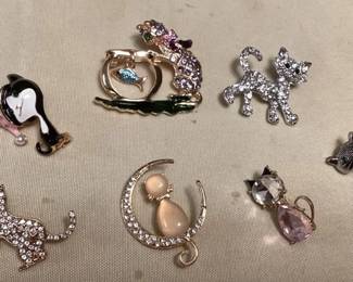 MES017 Seven Cat Brooches