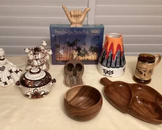 MES090 Vintage Hawaiian Collectibles