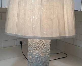 MES221 White Porcelain Chine De Blanc Lamp