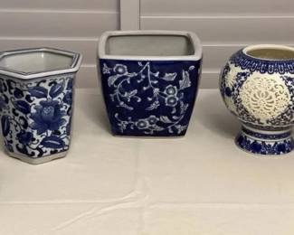 MES061 Blue & White Chinese Ceramic & Porcelain Vessels