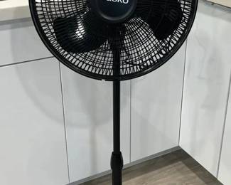 MES230 Lasko 18” Floor Fan New
