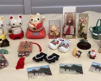 MES077 Lucky Neko Cats, Mini Vases, Souvenirs & Keepsakes From Around The World