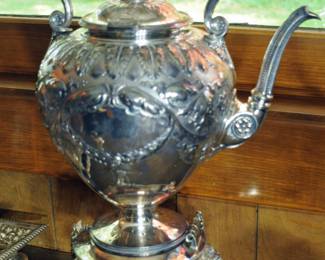 REED AND BARTON SILVER PLATED VICTORIAN TILTING TEA COFFEE POT ON STAND