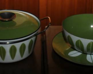 CATHRINEHOLM NORWAY LOTIS PAN WITH LID AND BOWL WITH UNDERPLATE
