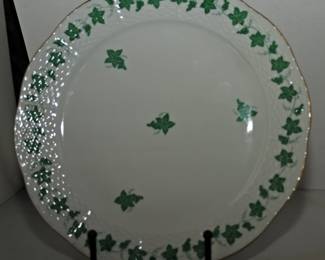 HEREND GREEN GRAPE LEAF & FINE HAND-PAINTED DINERWARE SET