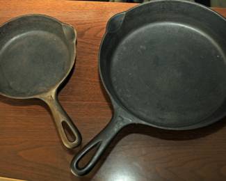 2 GRISWOLD CAST IRON SKILLITS 701 7 & 702 4