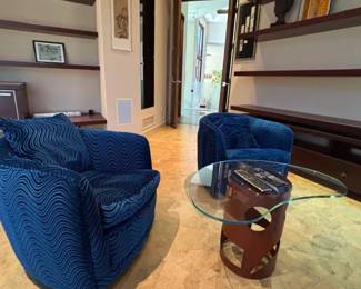 Contemporary Swivel Chair set with coffee table $250 (new $750)