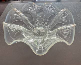 Northwood ROULETTE Opalescent Glass Ruffled Bowl with Lime Green Tinge 1906 EAPG
