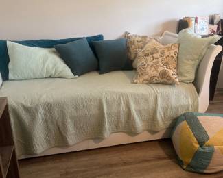 trundle bed-twin
