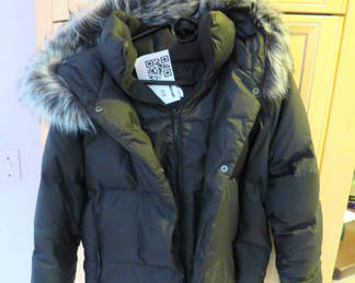 Lot 69: North Face Puffer Jacket with Hood Women Sz M