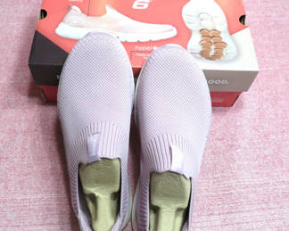 Lot 92: Brand New Skechers Go Walk 6 Size 8.5W
