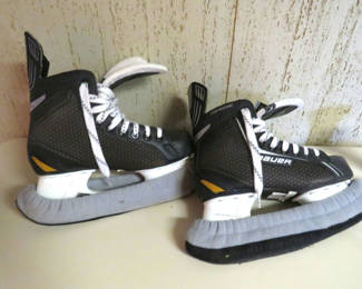 Lot 165: Bauer Light Speed Pro Hockey Skates Size 7.5